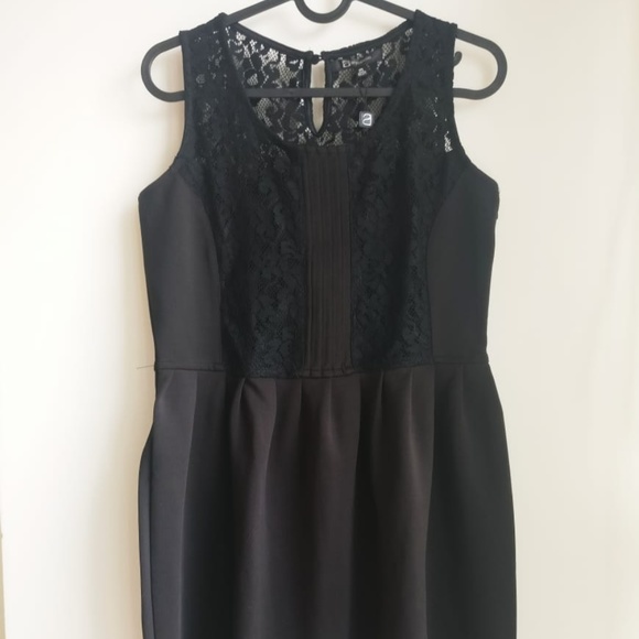 Black Dress | Midi | Sleeveless - Picture 4 of 8